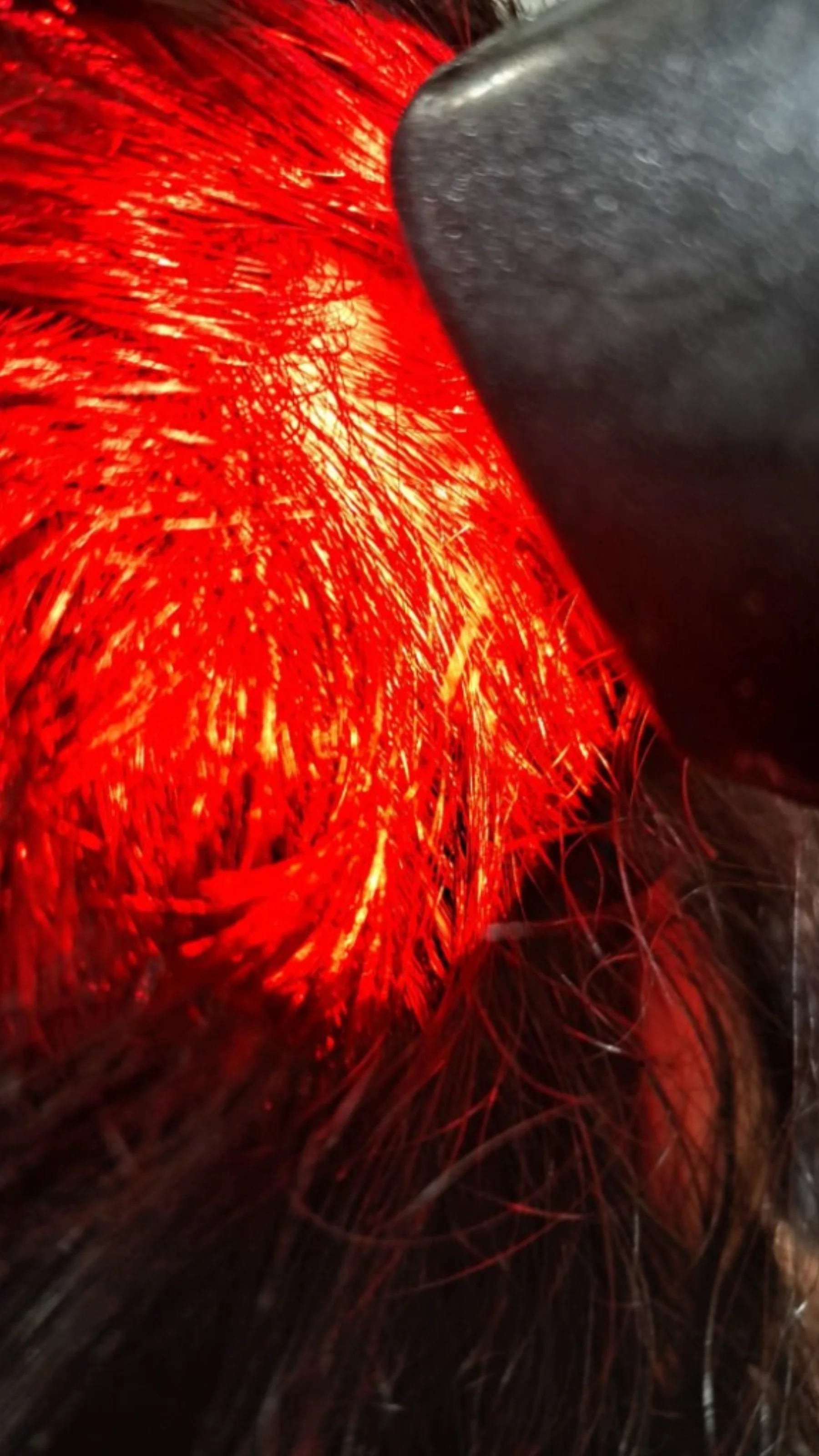 Ledterapia — luz vermelha no couro cabeludo no instituto